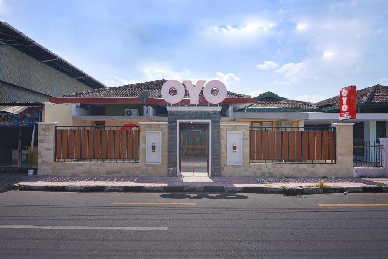 ホテル Oyo 1046 オマ パトック ジョグジャカルタ エクステリア 写真