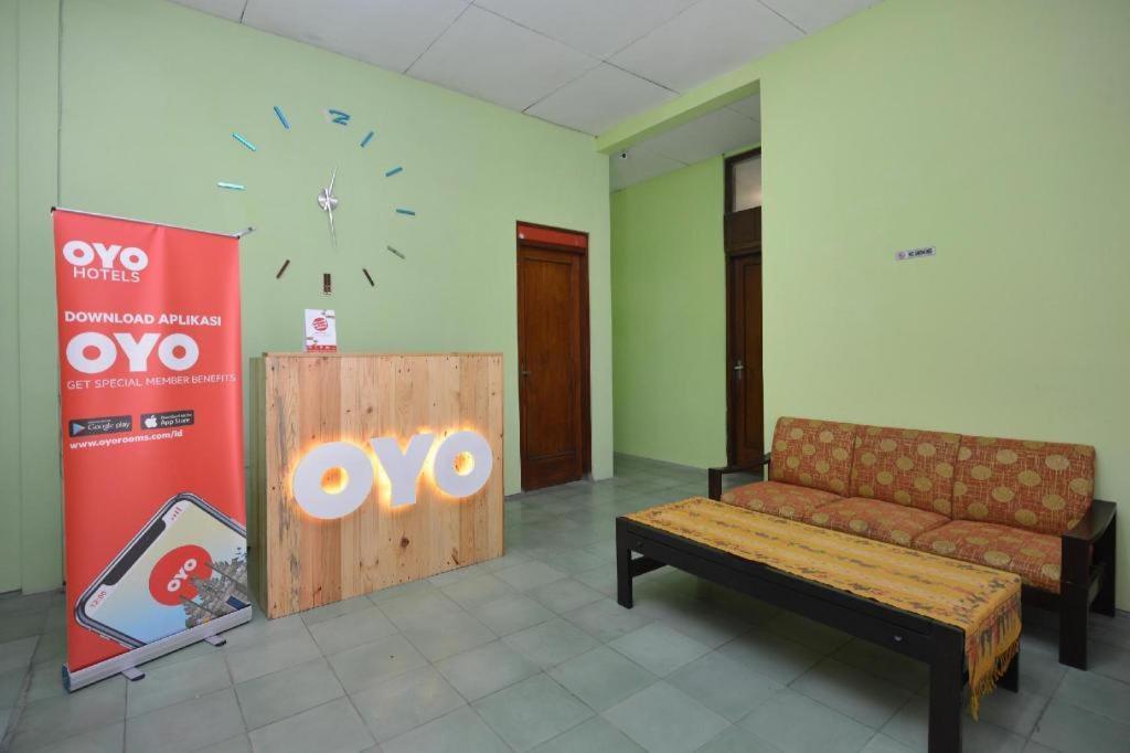 ホテル Oyo 1046 オマ パトック ジョグジャカルタ エクステリア 写真