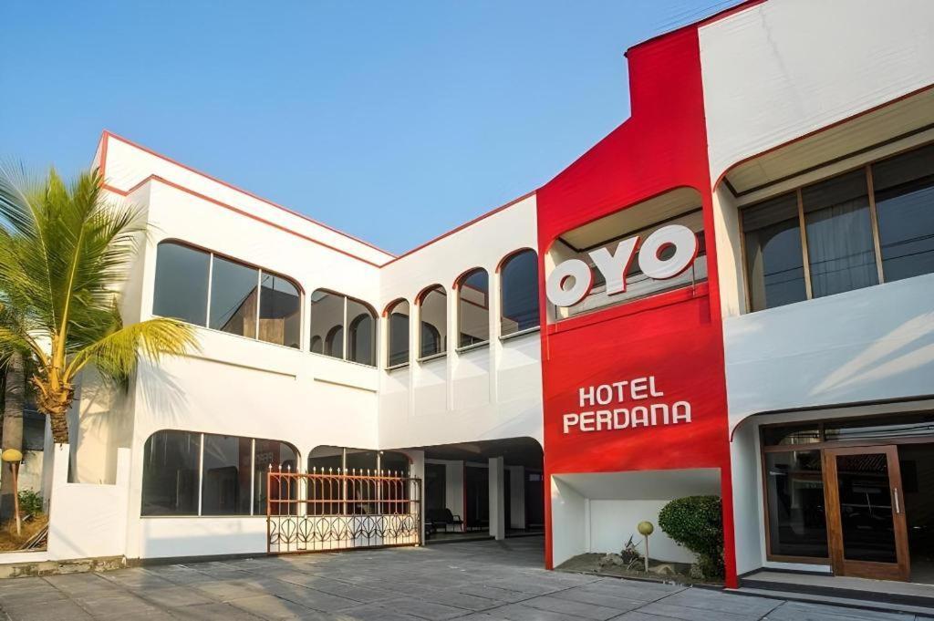 ホテル Oyo 1046 オマ パトック ジョグジャカルタ エクステリア 写真