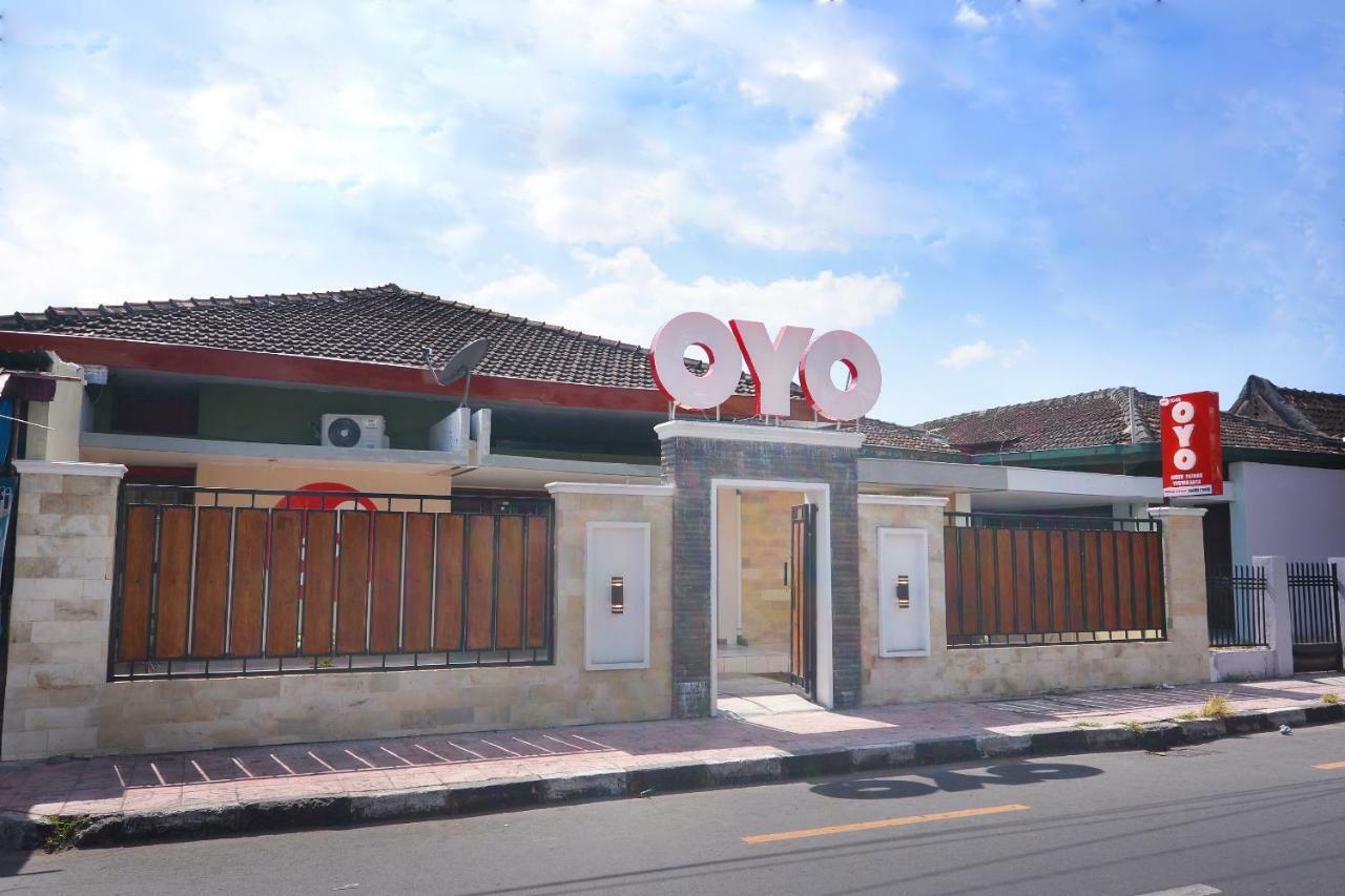 ホテル Oyo 1046 オマ パトック ジョグジャカルタ エクステリア 写真